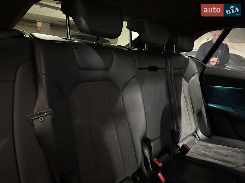 Позашляховик / Кросовер Audi RS Q8 2020 в Києві