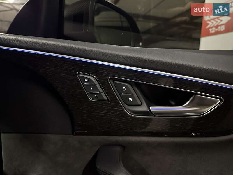Позашляховик / Кросовер Audi RS Q8 2020 в Києві