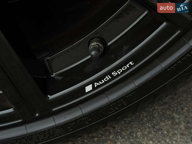 Внедорожник / Кроссовер Audi RS Q8 2020 в Киеве