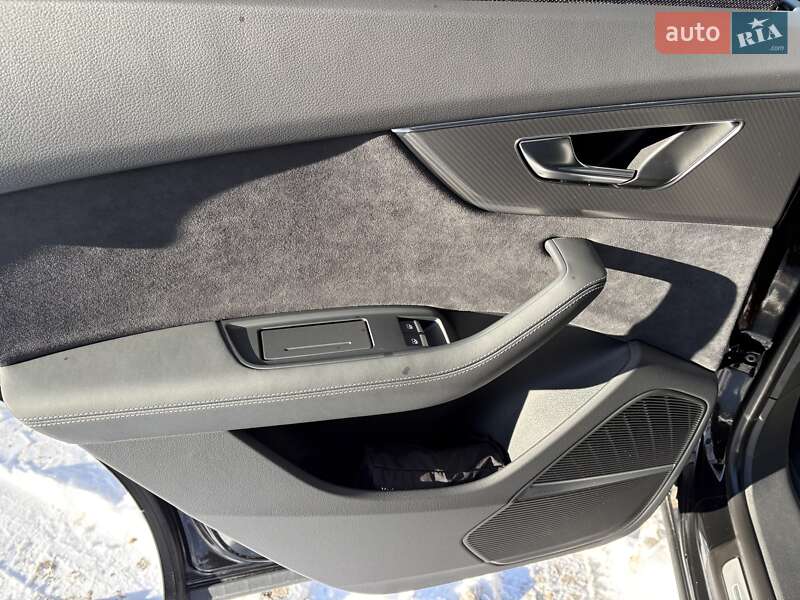 Внедорожник / Кроссовер Audi RS Q8 2025 в Киеве