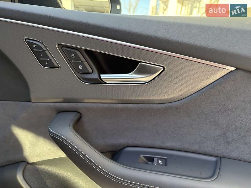 Внедорожник / Кроссовер Audi RS Q8 2025 в Киеве