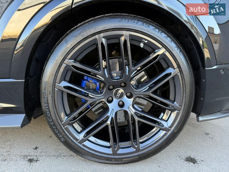 Внедорожник / Кроссовер Audi RS Q8 2025 в Киеве