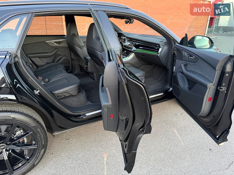 Внедорожник / Кроссовер Audi RS Q8 2025 в Киеве