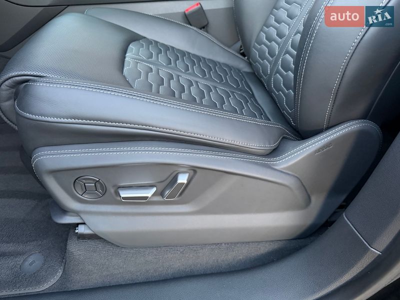 Внедорожник / Кроссовер Audi RS Q8 2025 в Киеве