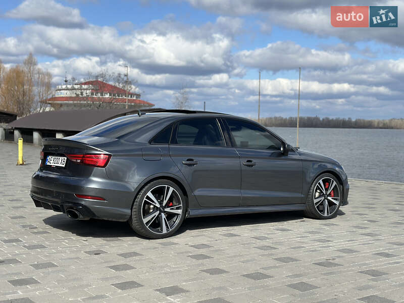 Седан Audi RS3 2018 в Днепре