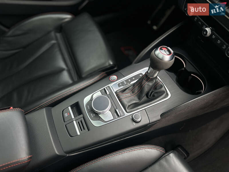 Седан Audi RS3 2018 в Днепре