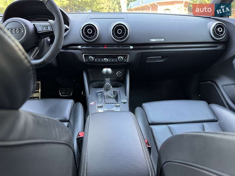 Хетчбек Audi RS3 2016 в Києві