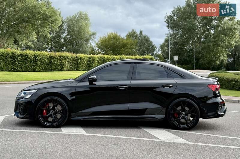 Седан Audi RS3 2022 в Киеве