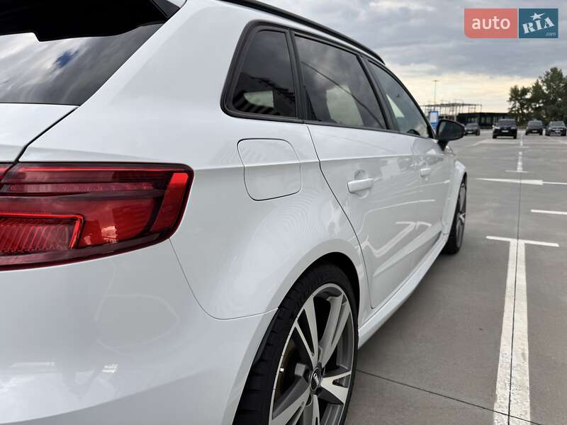 Хетчбек Audi RS3 2016 в Києві