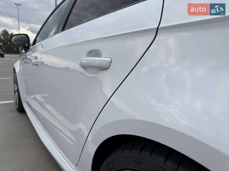 Хетчбек Audi RS3 2016 в Києві