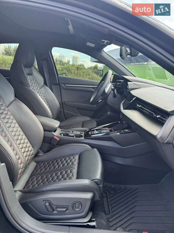 Седан Audi RS3 2024 в Киеве