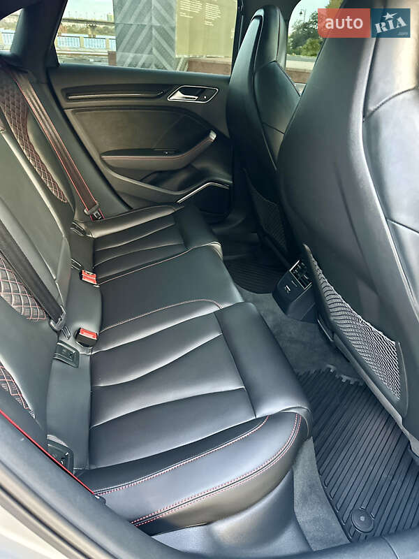 Седан Audi RS3 2020 в Киеве