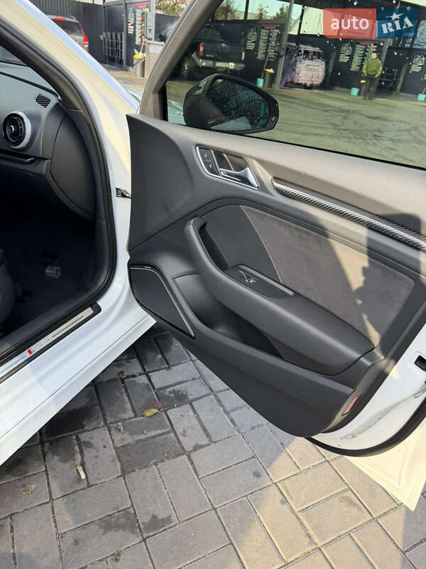 Седан Audi RS3 2017 в Запоріжжі