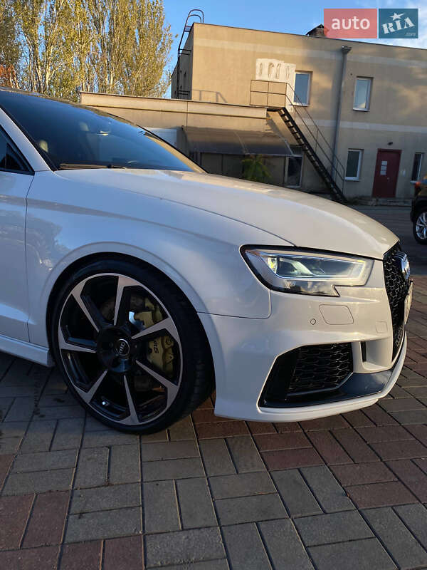Седан Audi RS3 2017 в Запоріжжі