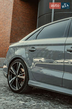 Седан Audi RS3 2020 в Киеве