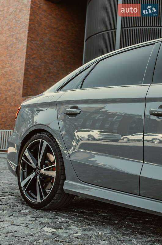Седан Audi RS3 2020 в Киеве