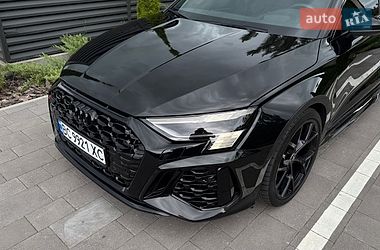 Седан Audi RS3 2022 в Умані