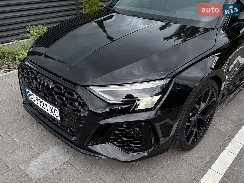 Седан Audi RS3 2022 в Умані