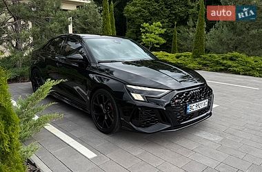 Седан Audi RS3 2022 в Умані