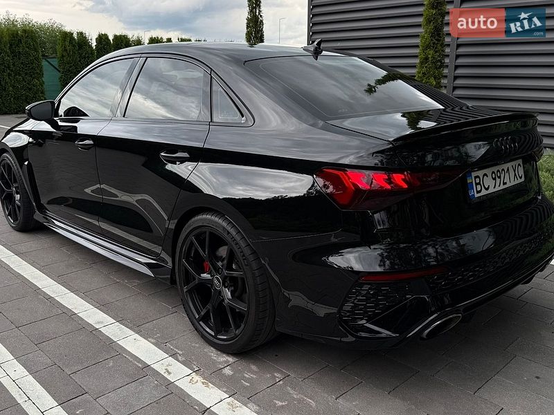 Седан Audi RS3 2022 в Умані