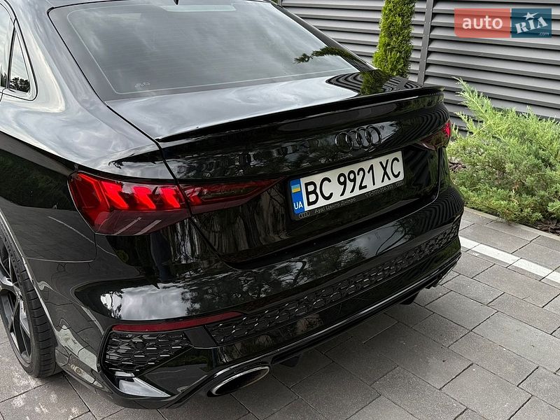 Седан Audi RS3 2022 в Умані