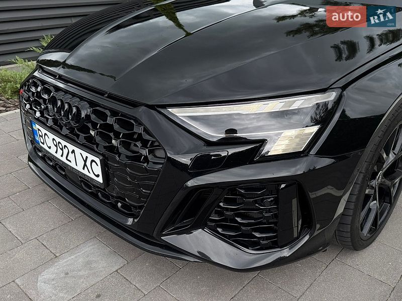 Седан Audi RS3 2022 в Умані