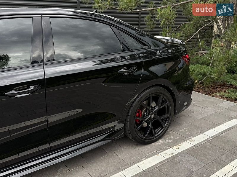 Седан Audi RS3 2022 в Умані