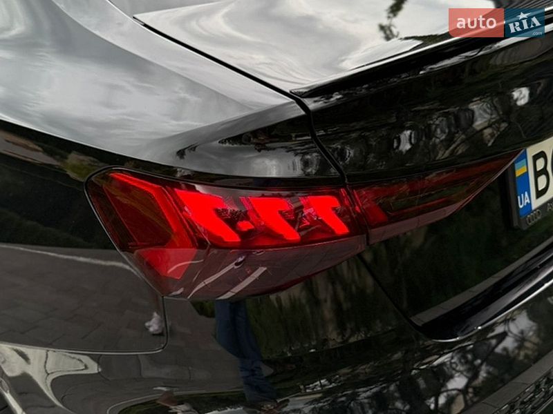 Седан Audi RS3 2022 в Умані