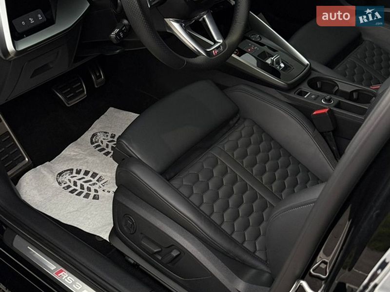 Седан Audi RS3 2022 в Умані