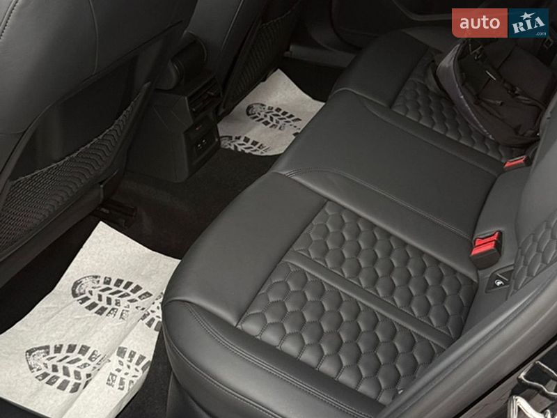 Седан Audi RS3 2022 в Умані