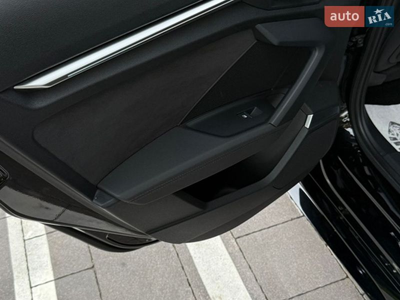 Седан Audi RS3 2022 в Умані