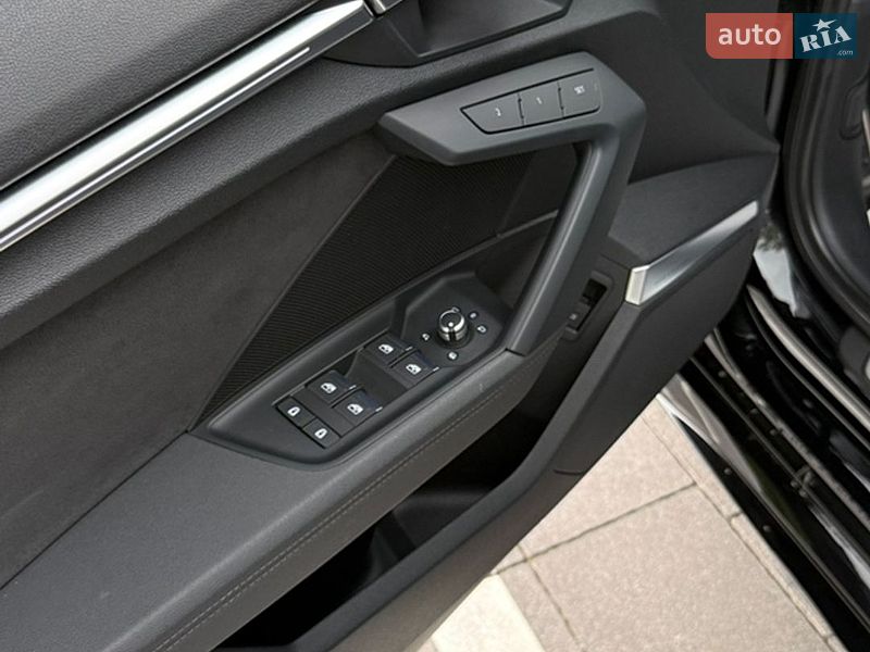 Седан Audi RS3 2022 в Умані