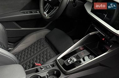 Седан Audi RS3 2022 в Умані