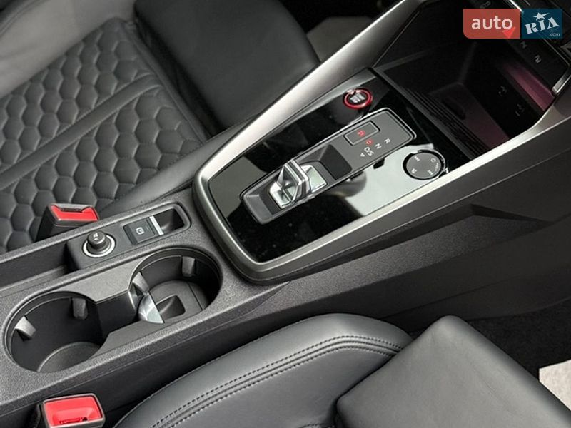 Седан Audi RS3 2022 в Умані
