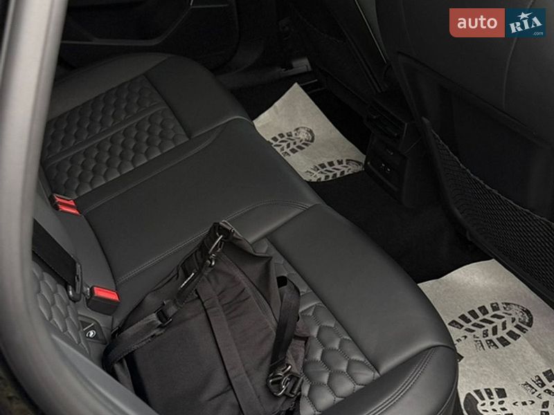 Седан Audi RS3 2022 в Умані