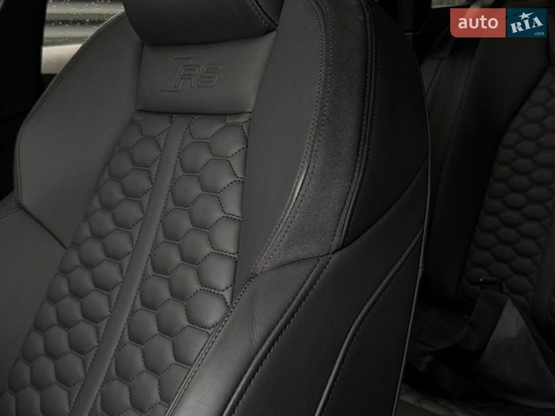 Седан Audi RS3 2022 в Умані