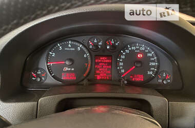 Седан Audi RS6 2002 в 