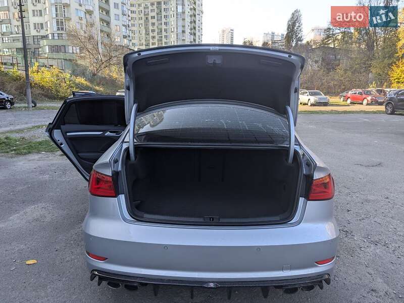 Седан Audi S3 2015 в Киеве
