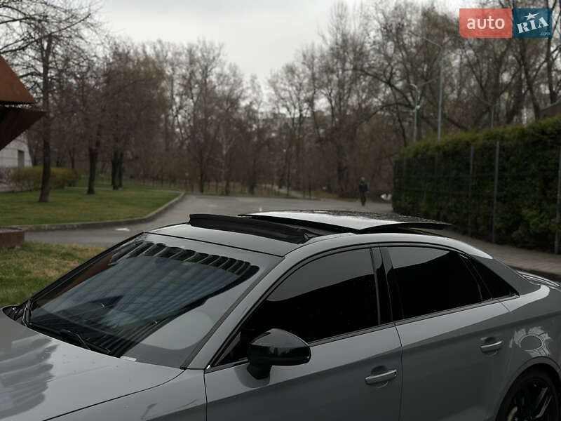 Седан Audi S3 2016 в Киеве