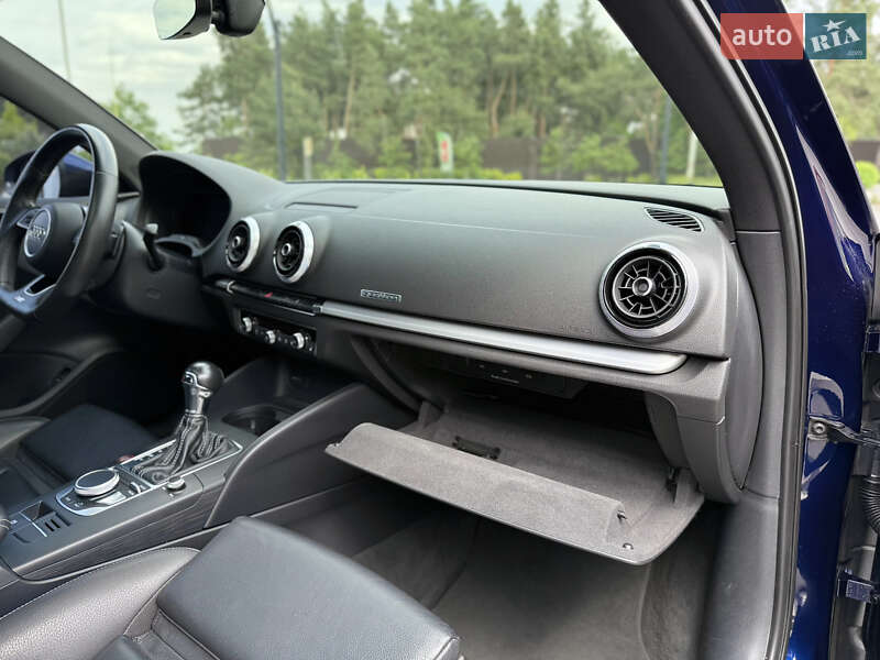 Седан Audi S3 2017 в Киеве