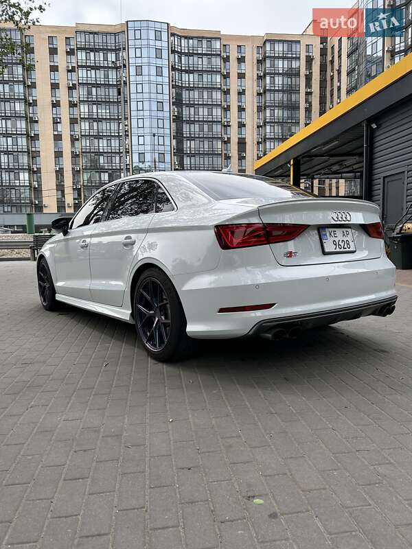 Седан Audi S3 2015 в Днепре