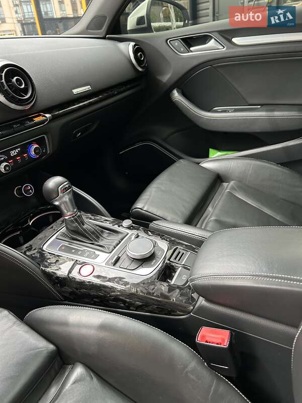 Седан Audi S3 2015 в Днепре