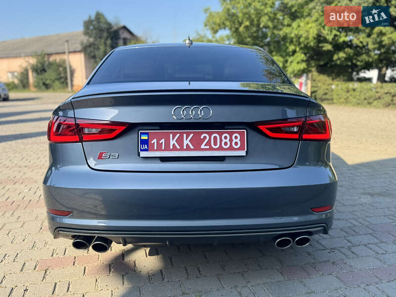Седан Audi S3 2014 в Вижниці