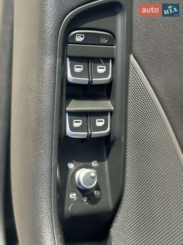 Седан Audi S3 2014 в Вижниці