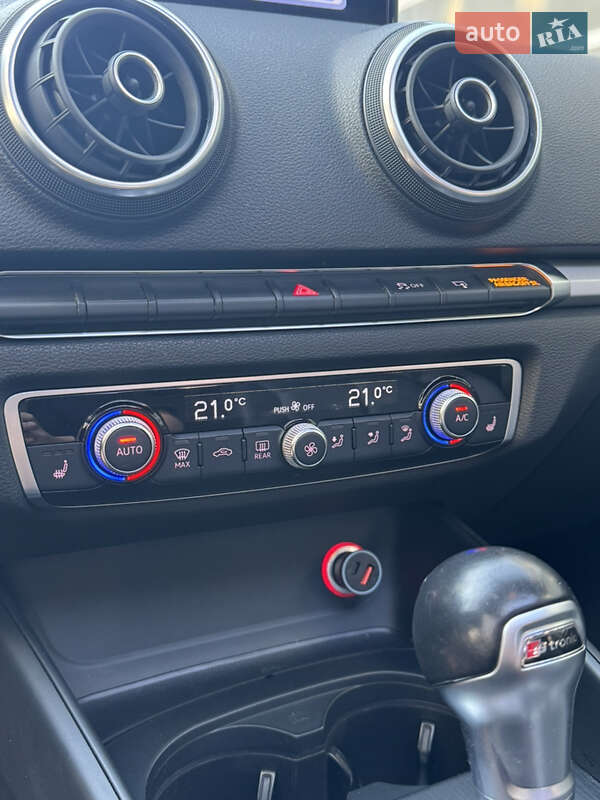 Седан Audi S3 2015 в Львове