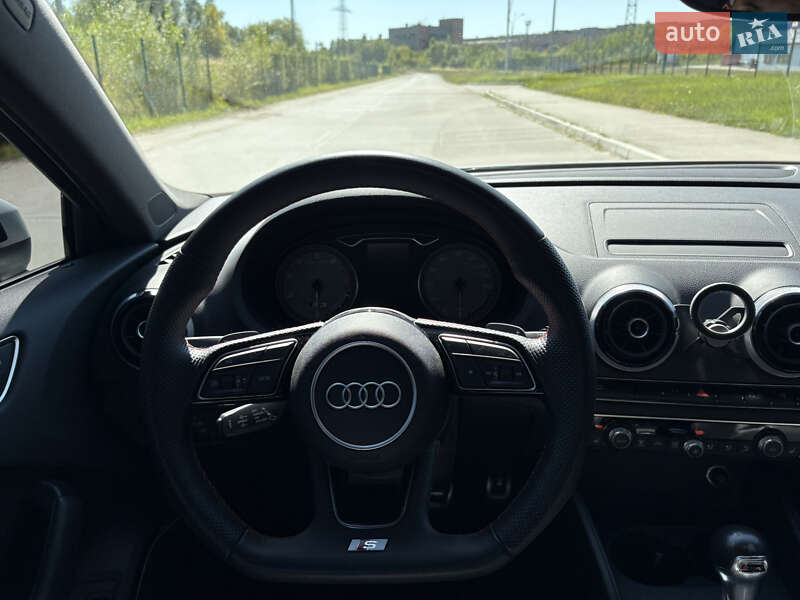 Седан Audi S3 2015 в Коростені