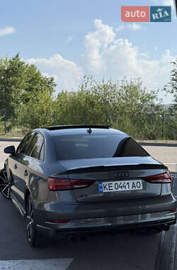 Седан Audi S3 2017 в 