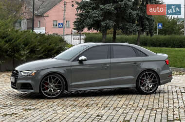 Седан Audi S3 2019 в 