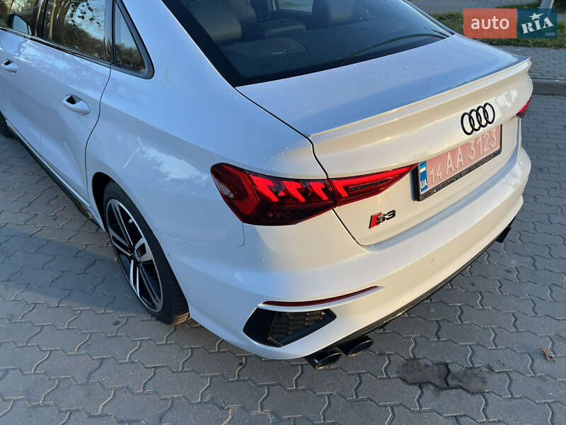 Седан Audi S3 2023 в Львові