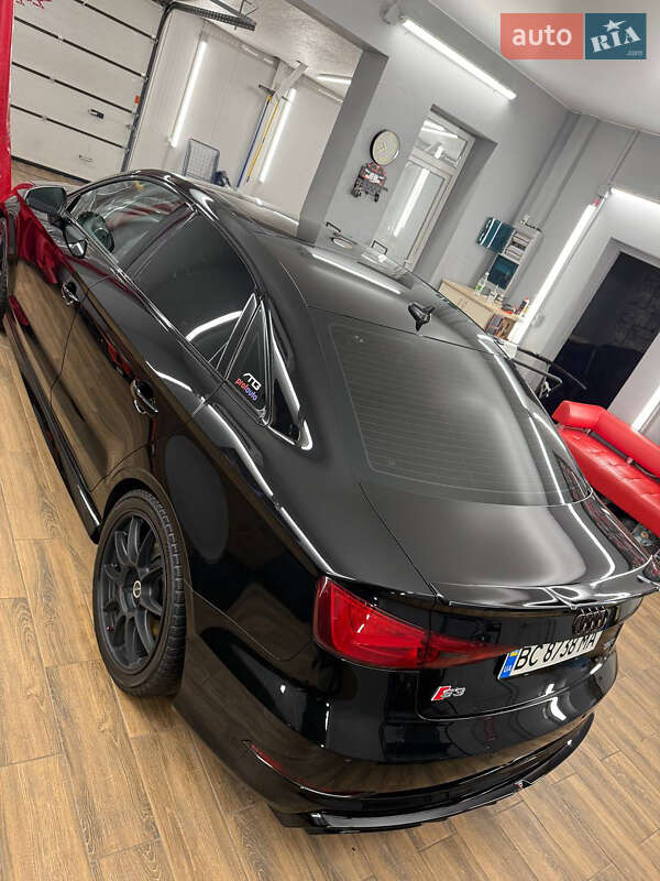 Седан Audi S3 2014 в Пустомытах